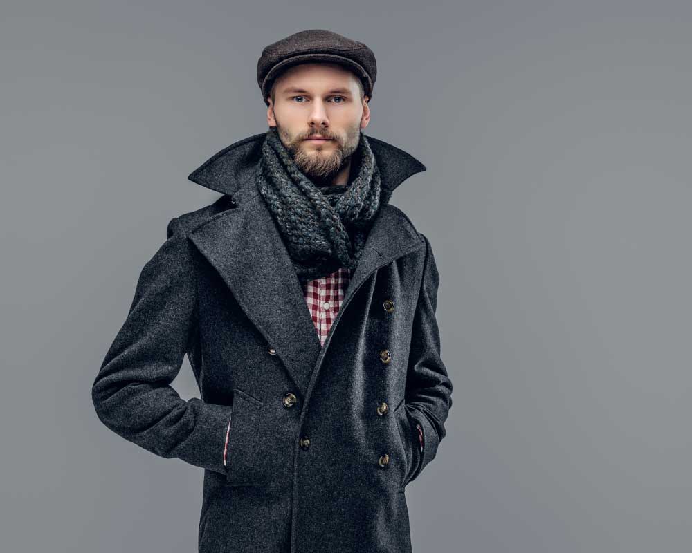 prendas-outlet Hombre elegante con prendas outlet nuevas
